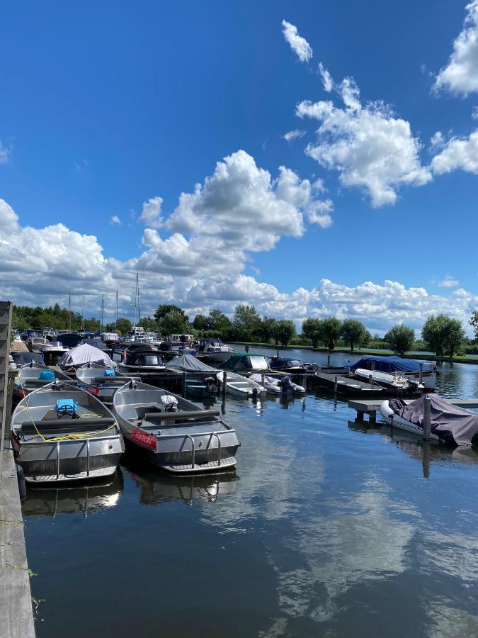 C'Est La Vie Houseboat 호텔 Nederhorst den Berg 외부 사진