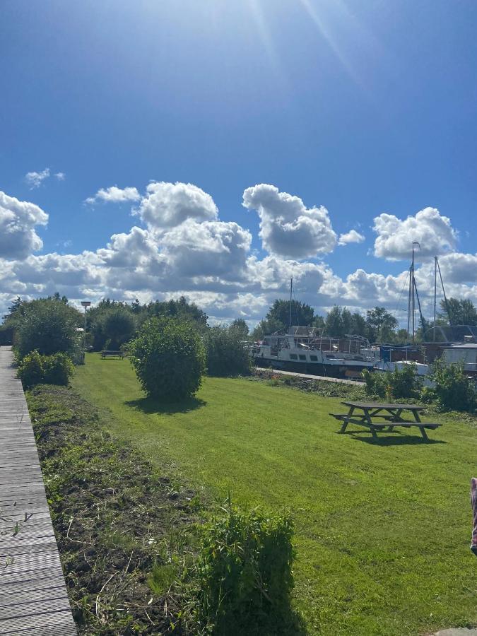 C'Est La Vie Houseboat 호텔 Nederhorst den Berg 외부 사진