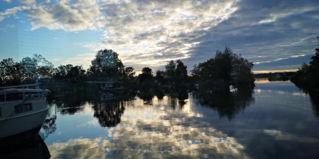 C'Est La Vie Houseboat 호텔 Nederhorst den Berg 외부 사진