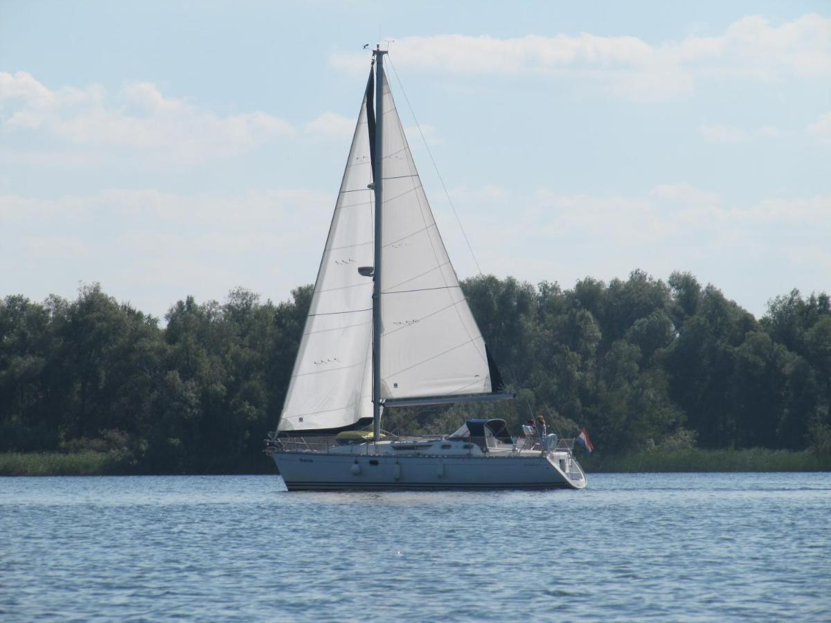 C'Est La Vie Houseboat 호텔 Nederhorst den Berg 외부 사진